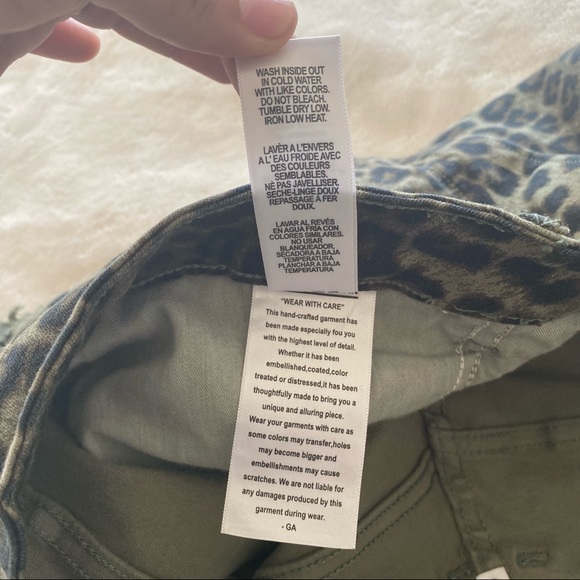 Good American Leopard The Cut-Offs Denim Shorts - Picture 8 of 10